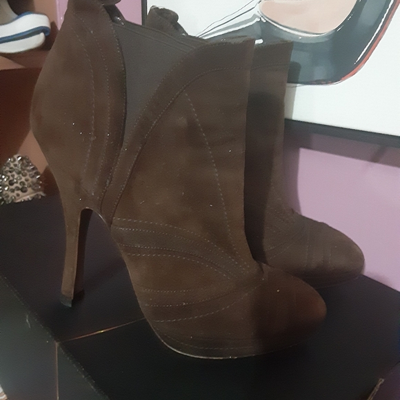 Prada ankle boots 100% leather suede. - Picture 2 of 2